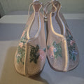 Women's slip on with floral embroidery